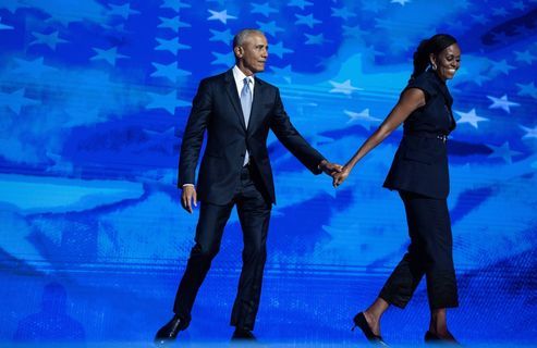 « Yes, she can! » : le couple Obama adoube Kamala Harris et recycle son slogan mythique