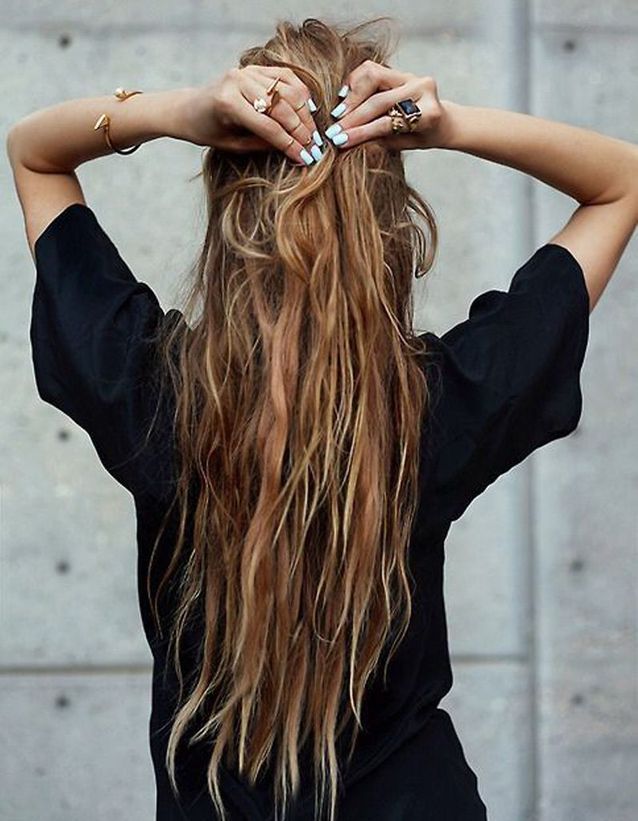 https://resize-elle.ladmedia.fr/rcrop/638%2C%2Cforcex/img/var/plain_site/storage/images/beaute/cheveux/coupe-de-cheveux/cheveux-longs/cheveux-longs-naturels/51279122-1-fre-FR/Cheveux-longs-naturels.jpg