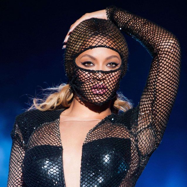 Cagoule - Les plus belles coiffures de Beyoncé en images - Elle