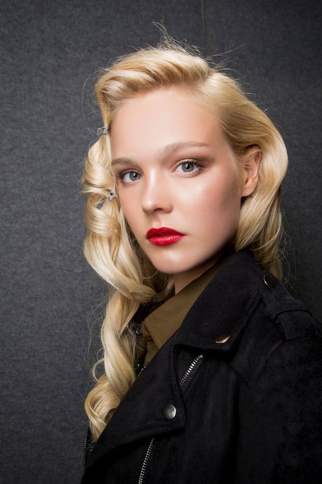 Coiffure années 60 cheveux longs  Coiffure années 60  et si on se