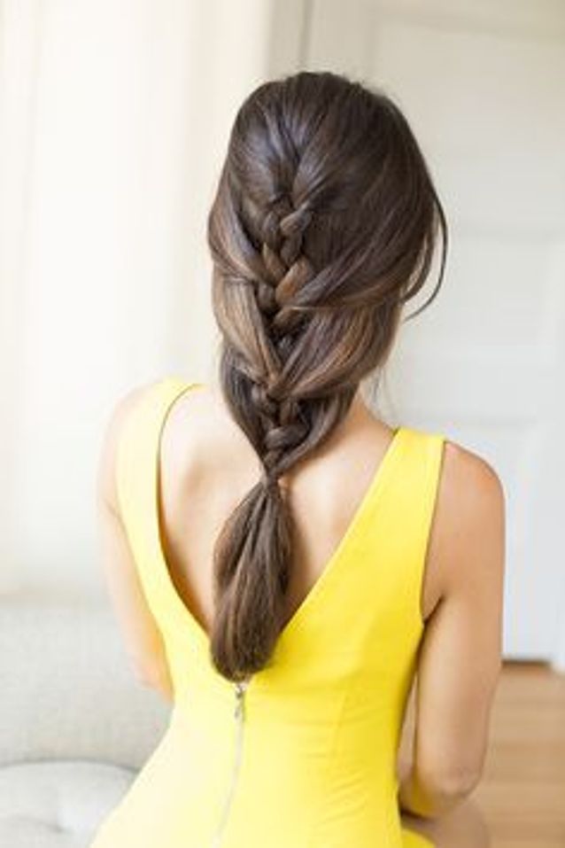 Mariage simple et chic : 7 idées de coiffures faciles pour les cheveux  longs qui vont à