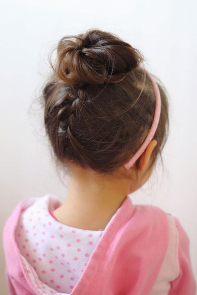Coiffure petite fille communion - 45 coiffures de petite fille qui changent  des couettes - Elle