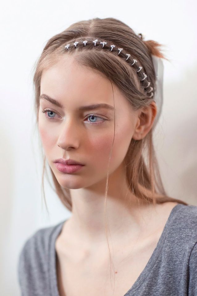 Coiffure réveillon 35 idées de coiffures pour le réveillon qui nous bluffent Elle