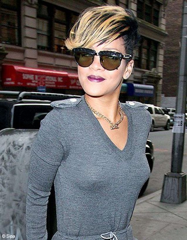 Meches Blondes Coiffure Rihanna Toutes Ses Coupes En Images Elle