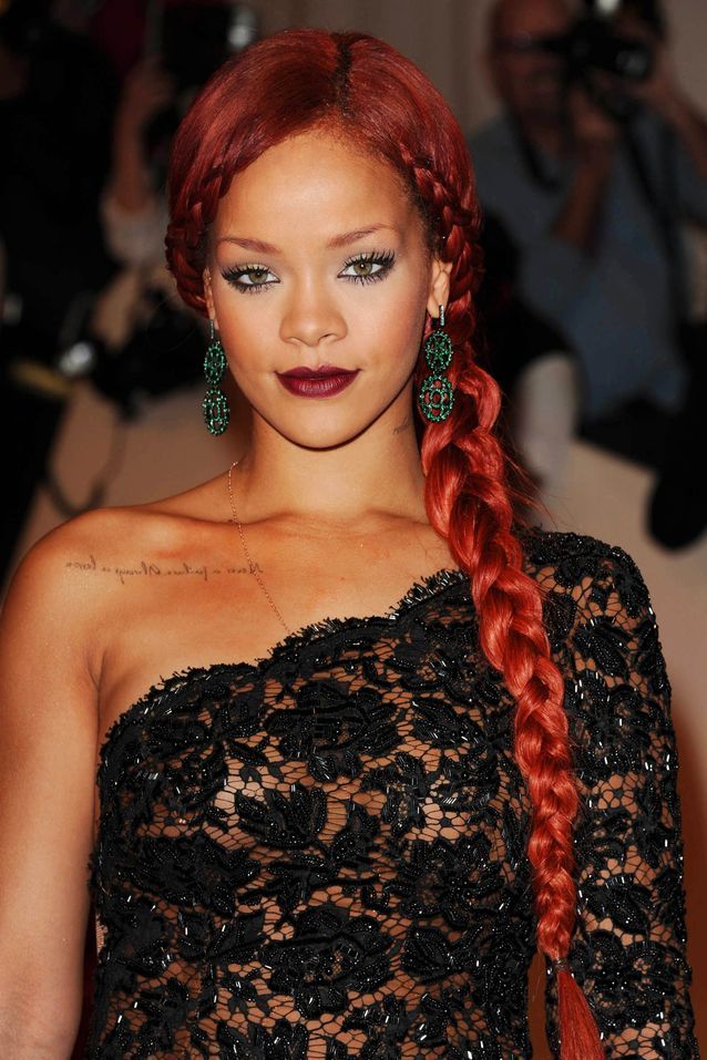 La coloration rouge de Rihanna