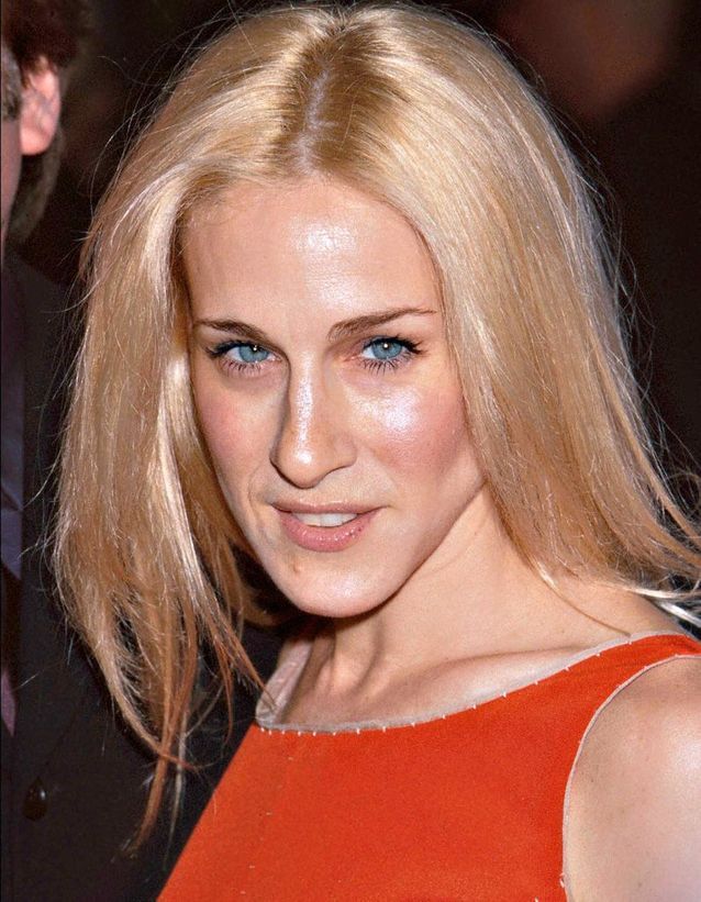 Sarah Jessica Parker platinum blond hair smoothed in January 2001