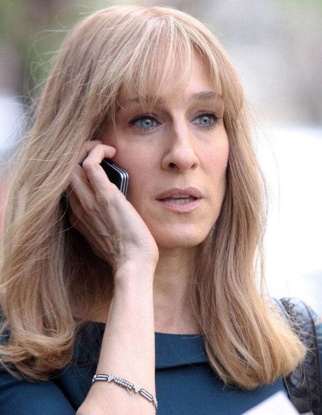 Sarah Jessica Parker ashen blond hair with bangs in March 2009