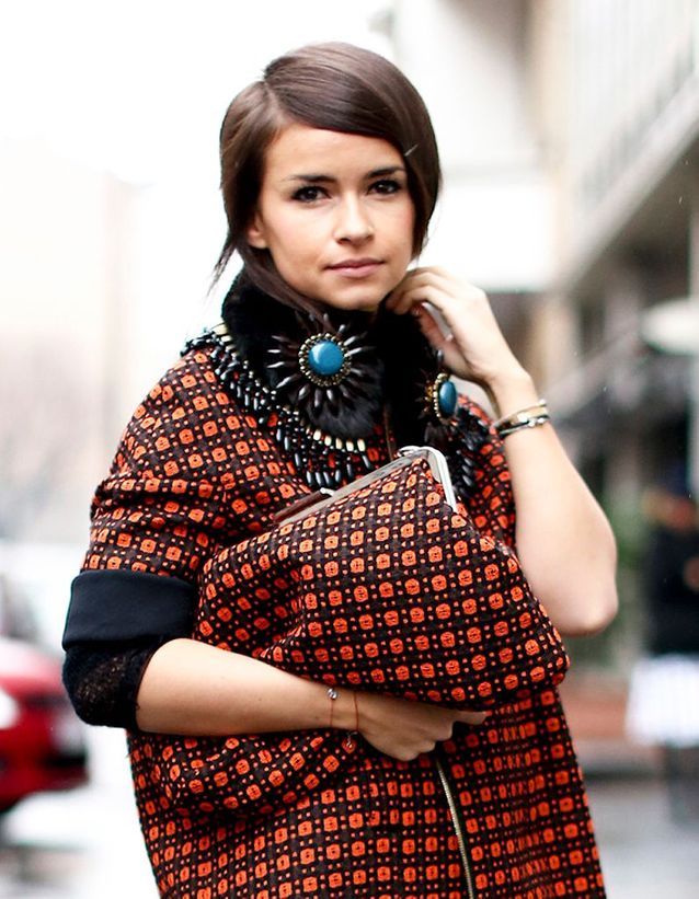 Anna frida. Анна фрида бергстрем. Fille c. Fille c. Картина девочка верх головой.