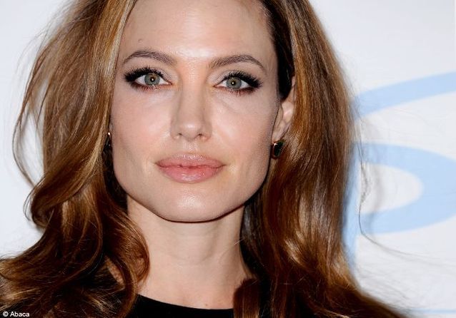 On veut toutes le beauty look d’Angelina Jolie