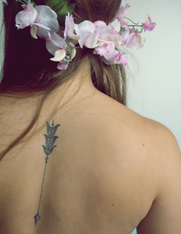 Idée Tatouage Une Flèche Sur La Colonne Les 40 Plus