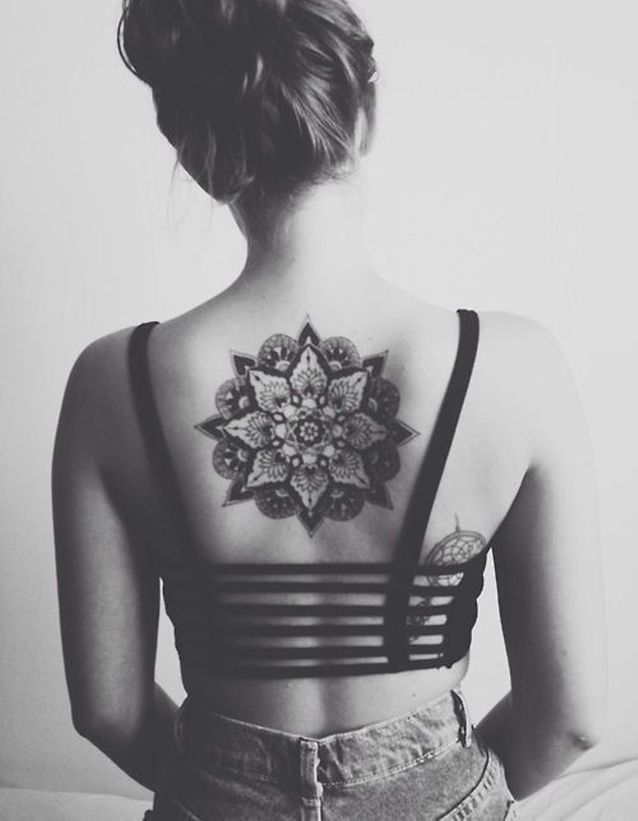 Idee Tatouage Une Rosace Dans Le Dos Les 40 Plus Beaux Tatouages De Pinterest Elle