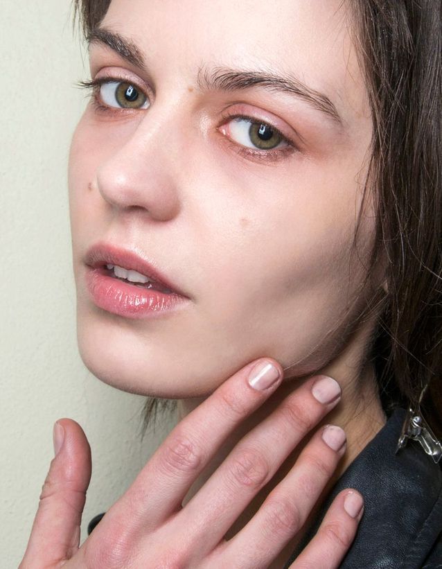 Les hommes préfèrent les ongles courts