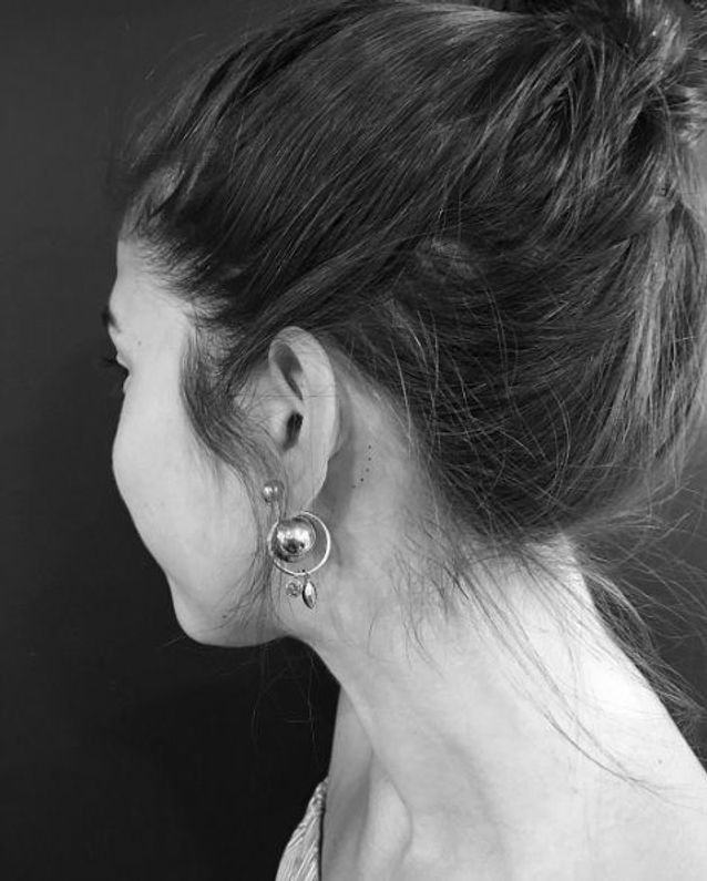 Tatouage Derriere L Oreille Minimaliste Idees De Tatouages Derriere L Oreille Jolis Et Discrets Elle Tatouage Derriere L Oreille Minimaliste Idees De Tatouages Derriere L Oreille Jolis Et Discrets Elle