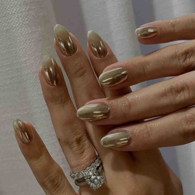 Here are the 10 most popular manicures of the moment on Instagram 7 The golden manicure