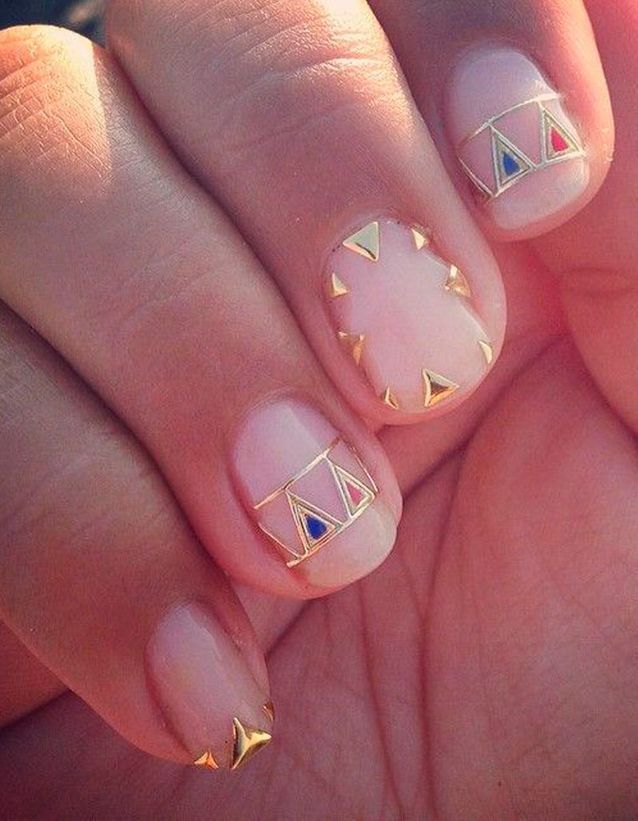 Découvrez les plus jolies manucure d'été pour vous inspirer ! Elle