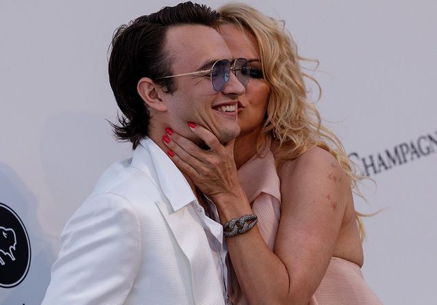 Cannes 2019 : découvrez Brandon Lee, fils de Pamela Anderson, sensationnel sur la Croisette