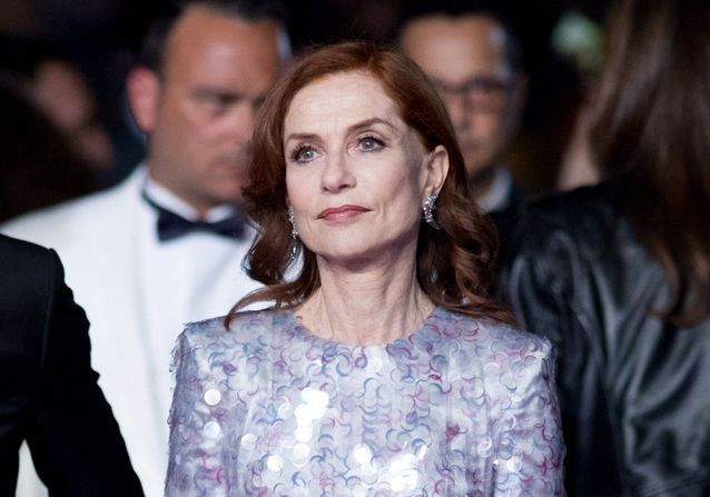 Cannes 2019 : Isabelle Huppert tout en paillettes pour la montée des marches de « Frankie »