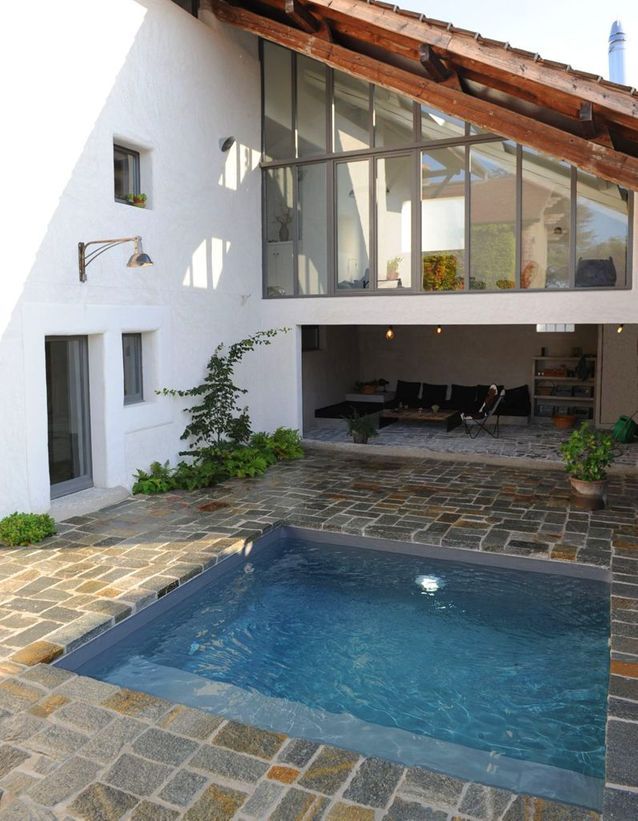 Une petite piscine sur la terrasse