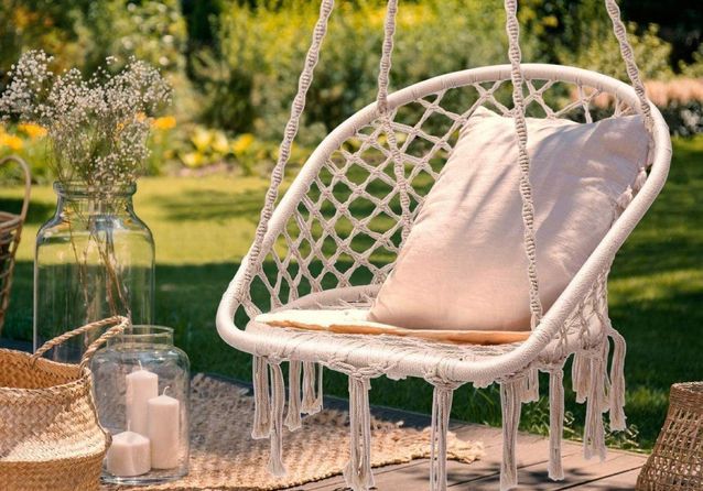 Le produit à shopper : des chaises suspendues pour habiller son jardin
