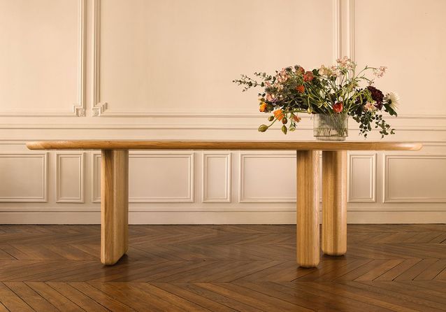 Table de repas en bois clair