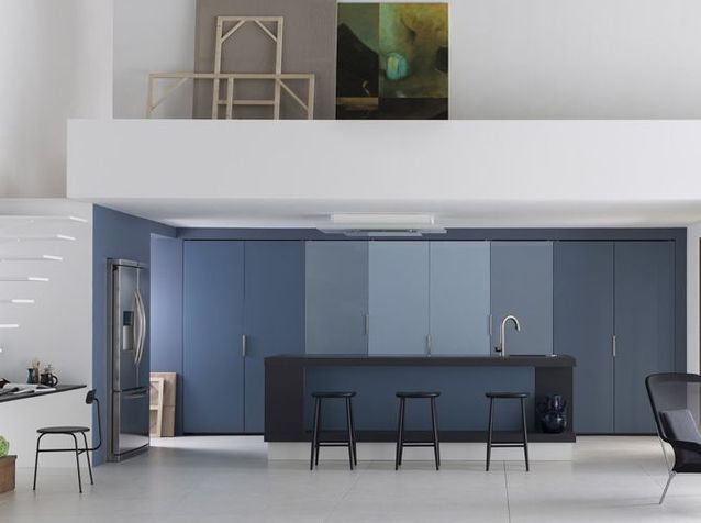 Una cocina de diseño completamente oculta
