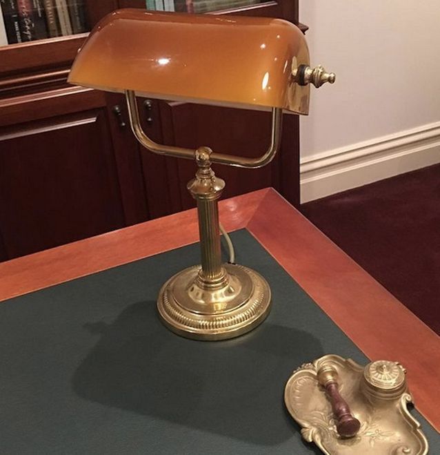 La lampe de banquier : histoire d’un luminaire culte - Elle Décoration