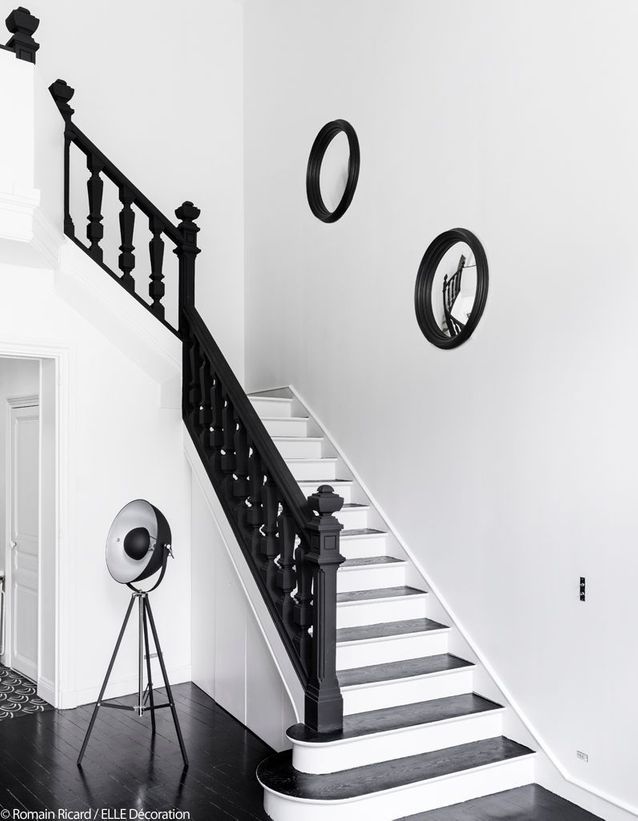 Escalier hollywoodien - ¡Esta casa demuestra que el gris lo tiene todo!