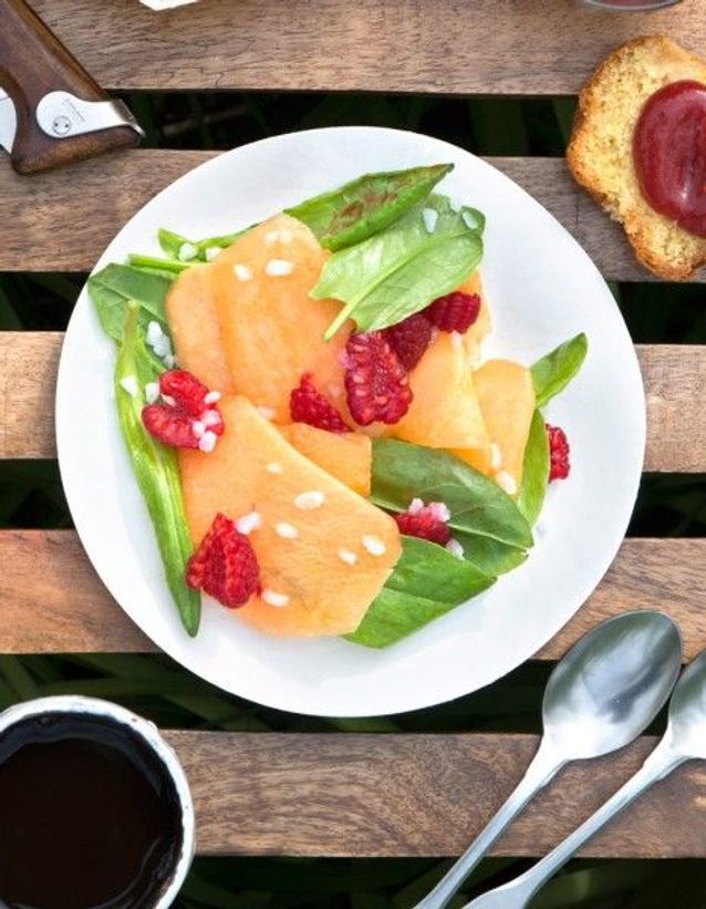 Recette minceur soir : salade melon-framboises à l’oseille
