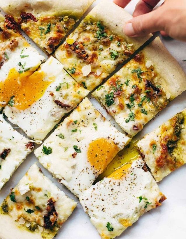 Pizza au pesto de kale et tomates séchées
