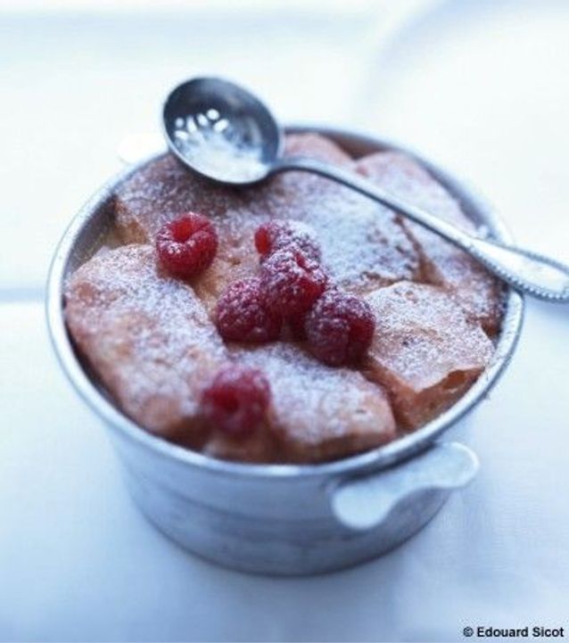 BREAD AND BUTTER PUDDING AUX BISCUITS ROSES DE REIMS 