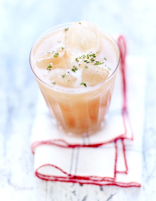Cocktail pêches blanches et champagne rosé
