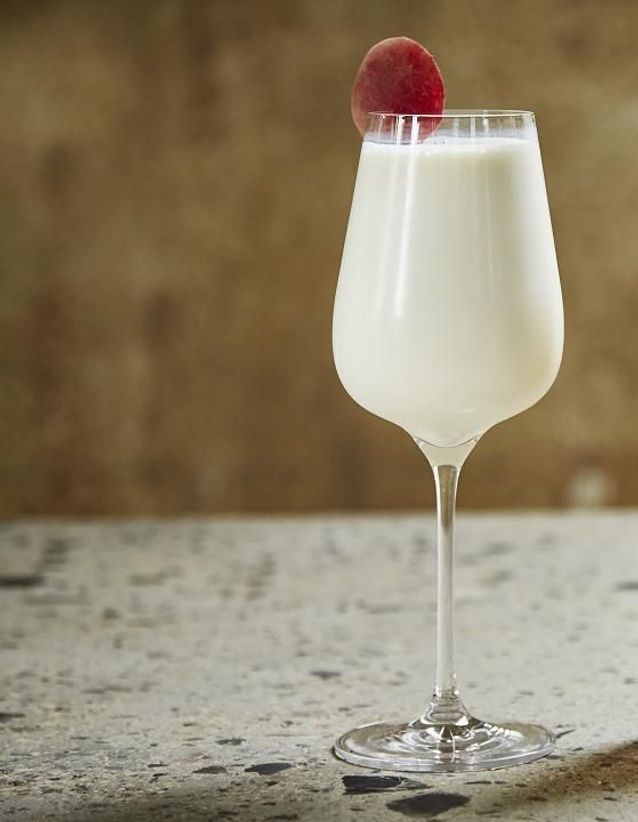 Cocktail rhum nectarine façon Piña colada