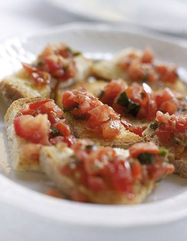 Bruschetta à la tomate - 50 recettes de tartines et sandwiches - Elle à ...