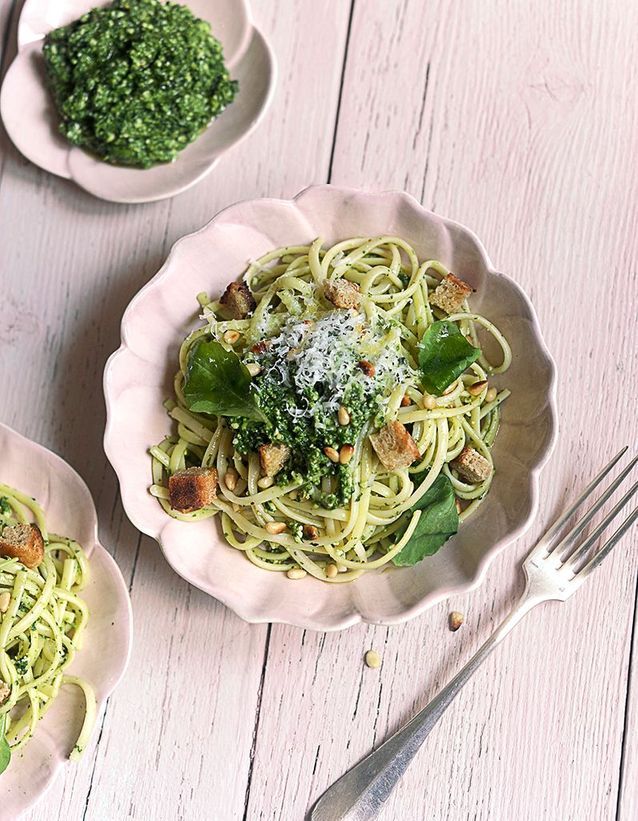 Linguine, pesto de fanes de radis
