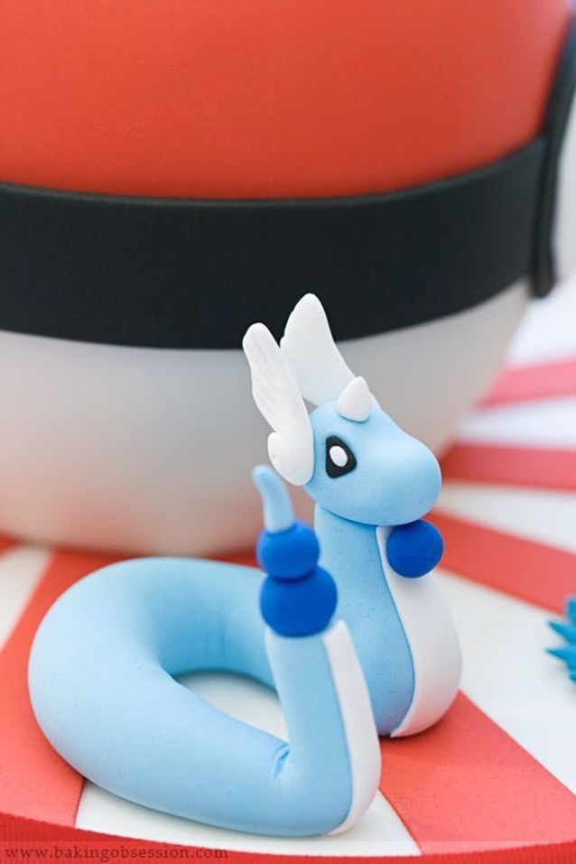 Gâteau Pokémon Dracaufeu - Quand les gâteaux Pokémon envahissent nos  assiettes - Elle à Table