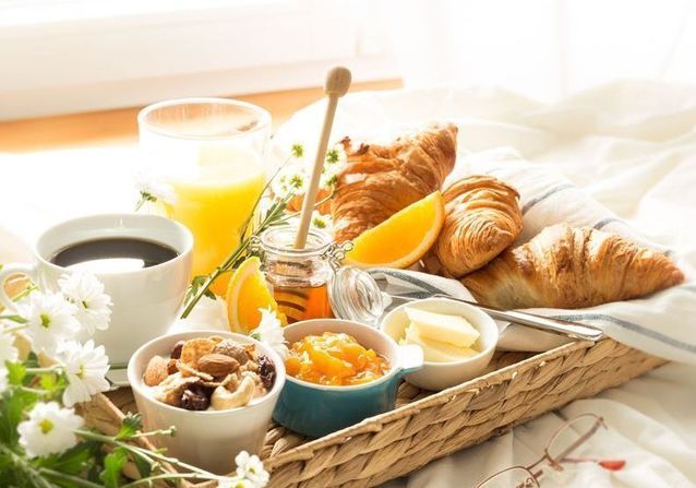10 idées de petit-déjeuner romantique pour un réveil en douceur