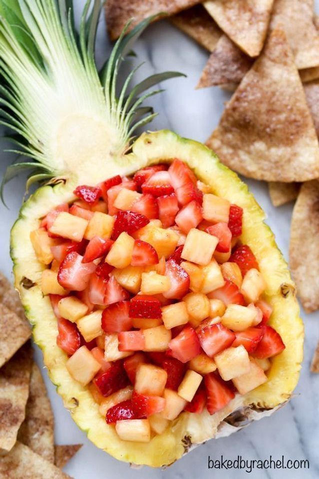 Pineapple boat salade de fruit