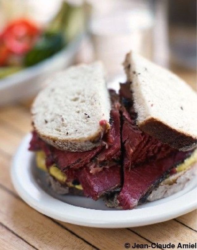 Sandwich au pastrami du deli New