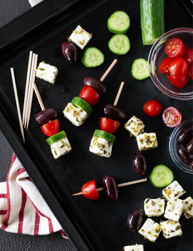 Brochettes de salade grecque