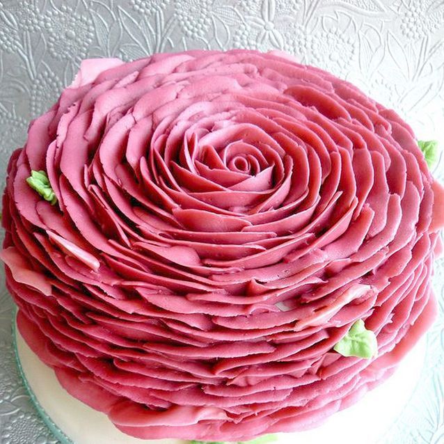 Rose cake en pâte à sucre
