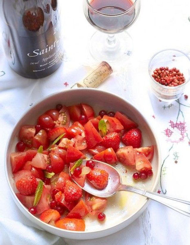 Salade de tomates, fraises, framboises et groseilles
