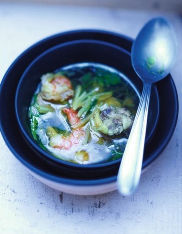 Bouillon de chou chinois aux crevettes et galanga Sur la route des