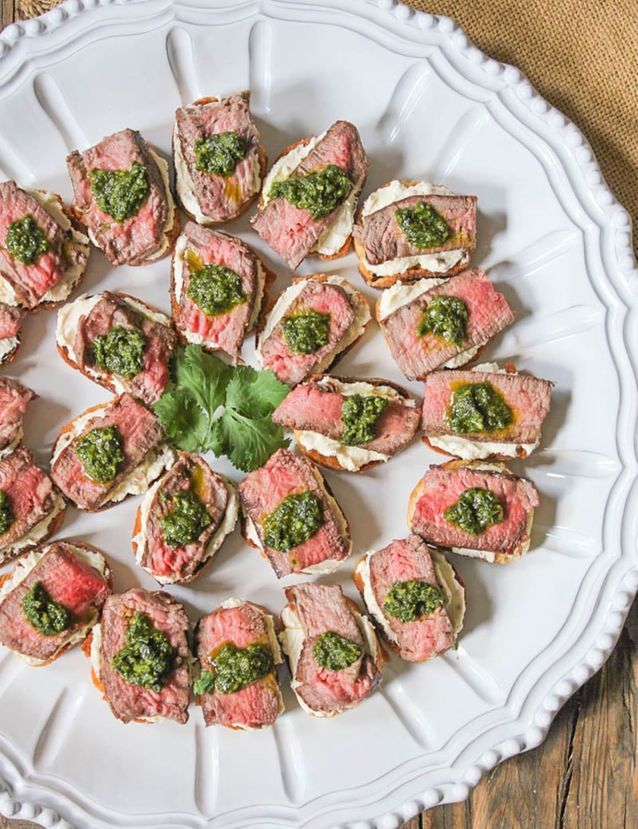 Tartines de filet de boeuf et fromage de chèvre