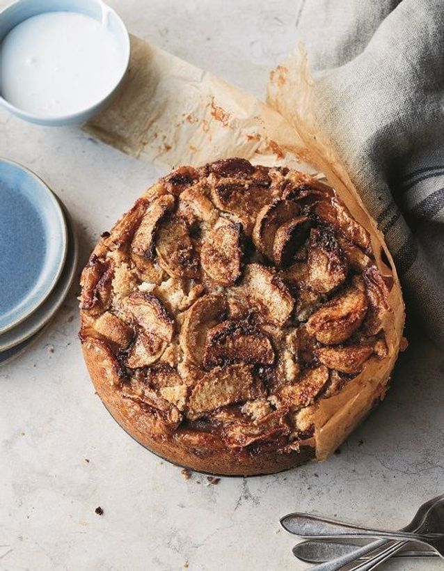 Gâteau aux pommes, épices et crème fraîche