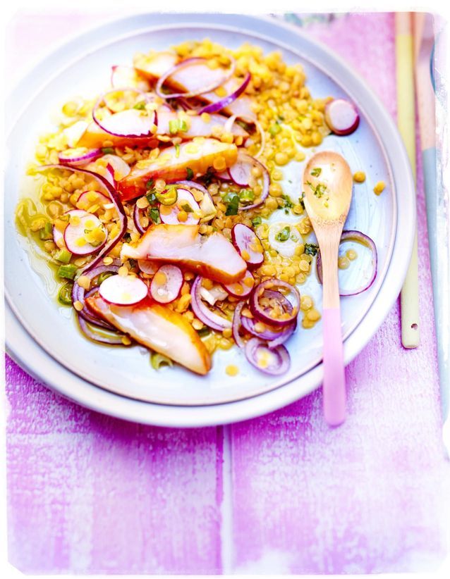 Lentilles jaunes, oignons rouges et haddock