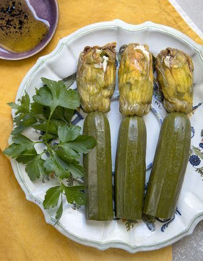 Courgettes fleurs farcies à la ricotta et pignons de pin