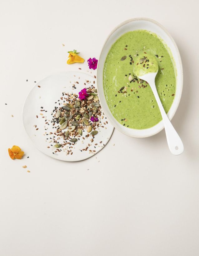 Gaspacho courgette, chou kale, et lait de coco