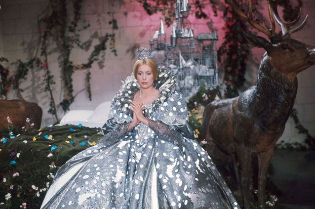 Catherine Deneuve Dans Peau D ne De Jacques Demy 1970 catherine-deneuve-dans-peau-d-ne-de-jacques-demy-1970