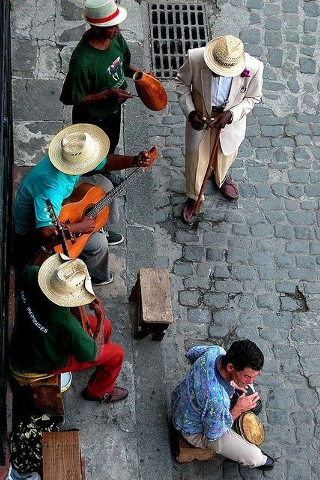 Pour apprendre quelques pas de rumba ou de pachanga au son de la musique cubaine !   