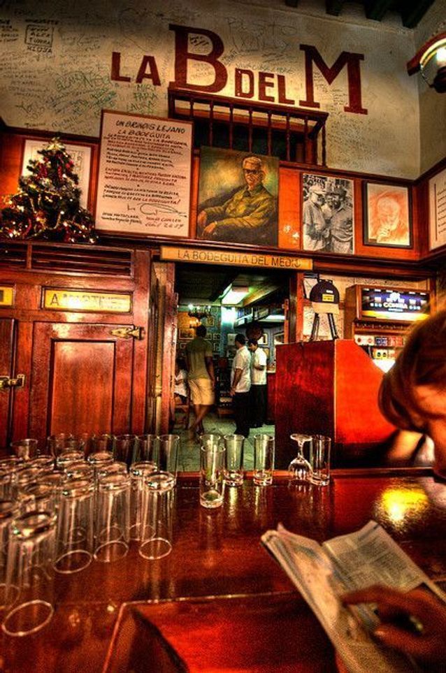 Pour frimer à « La Bodeguita del Medio », le bar où Hemingway venait siroter ses cocktails. 